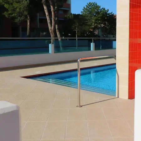דירה Colorful Flat With Shared Pool
