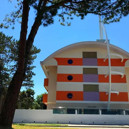דירה Colorful Flat With Shared Pool