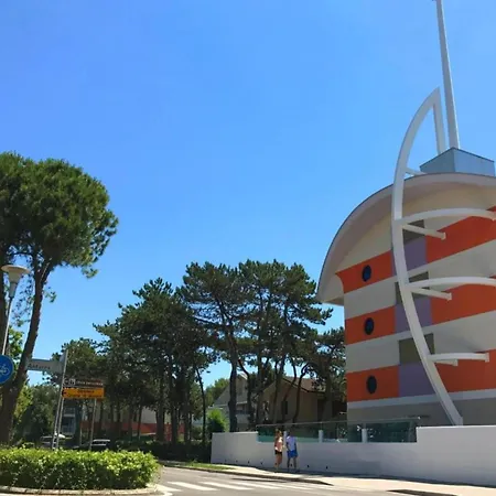 Colorful Flat With Shared Pool דירה