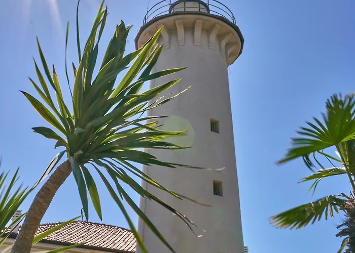 Colorful Flat With Shared Pool 아파트 비비오네