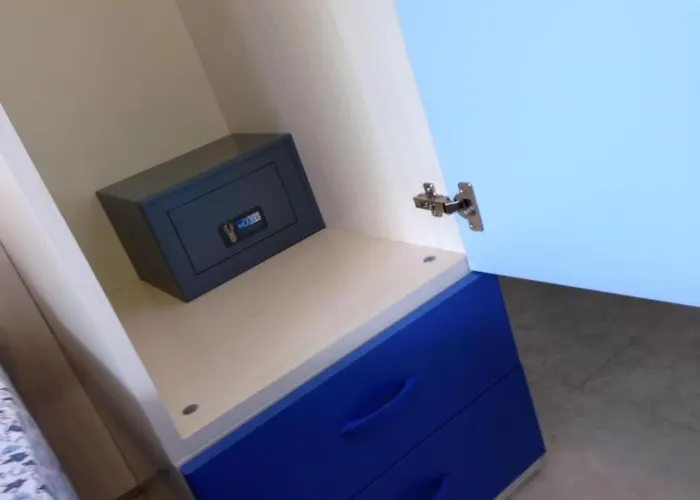 Colorful Flat With Shared Pool דירה *