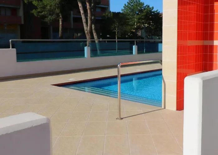דירה Colorful Flat With Shared Pool