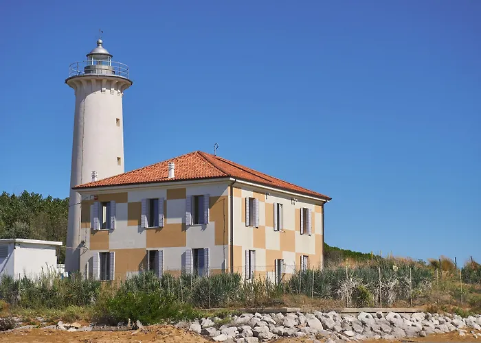 Colorful Flat With Shared Pool *