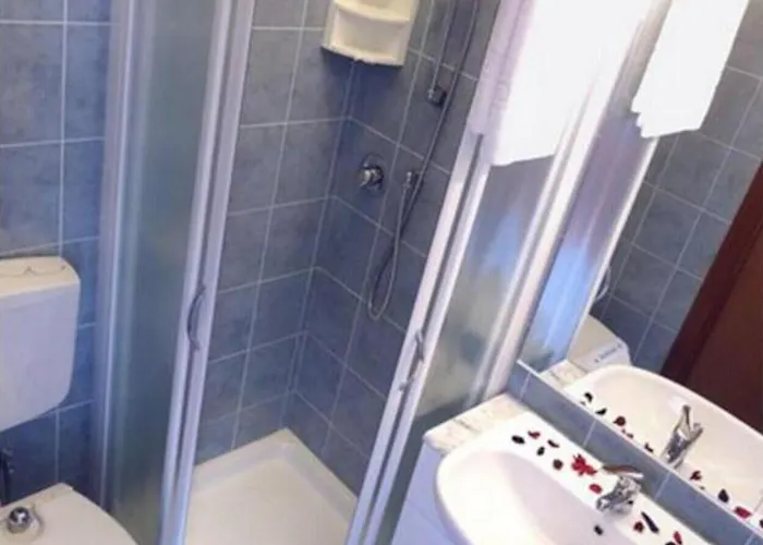 Colorful Flat With Shared Pool * 비비오네