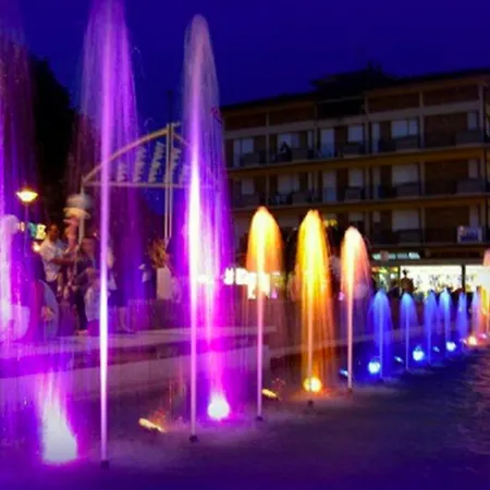 Апартаменти Colorful Flat With Shared Pool