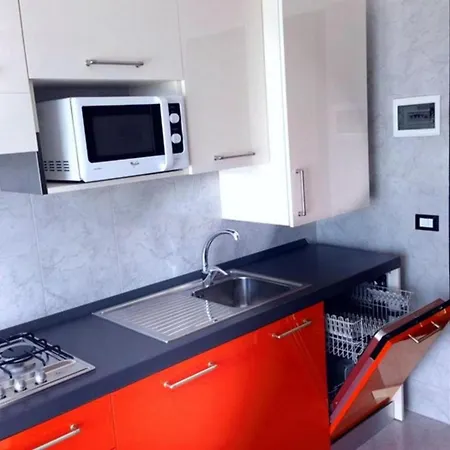 Colorful Flat With Shared Pool Бібіоне