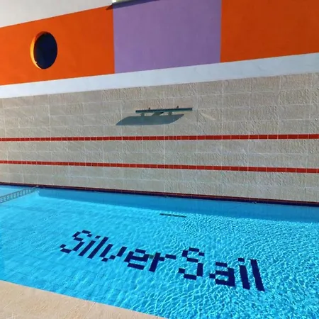 Апартаменти Colorful Flat With Shared Pool Бібіоне