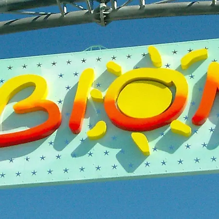 Colorful Flat With Shared Pool Бібіоне