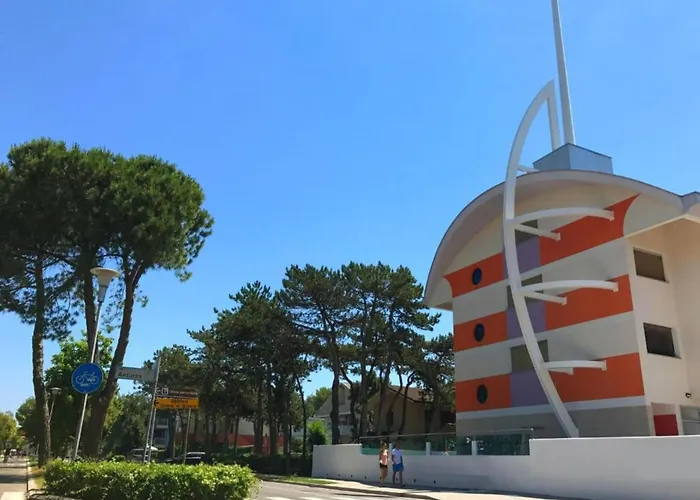 Colorful Flat With Shared Pool Апартаменты