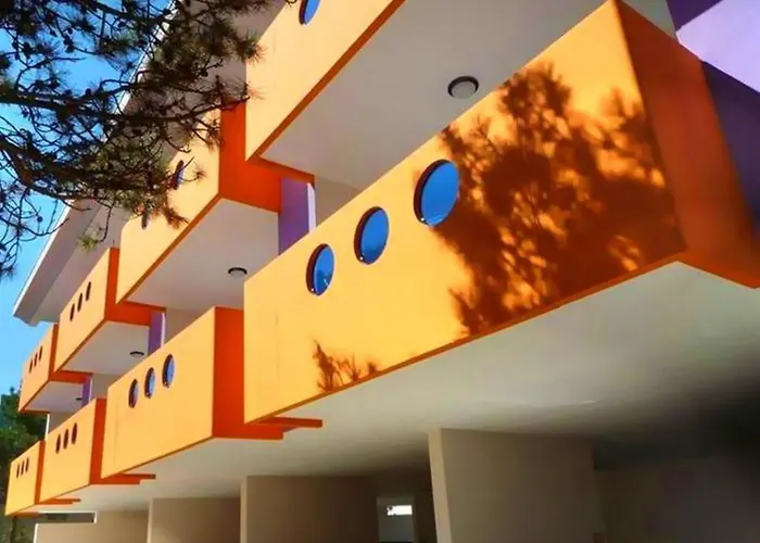 Διαμέρισμα Colorful Flat With Shared Pool